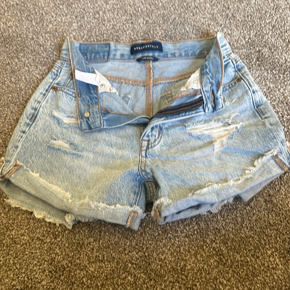EUC Aeropostale distressed Mom Short Sz 000